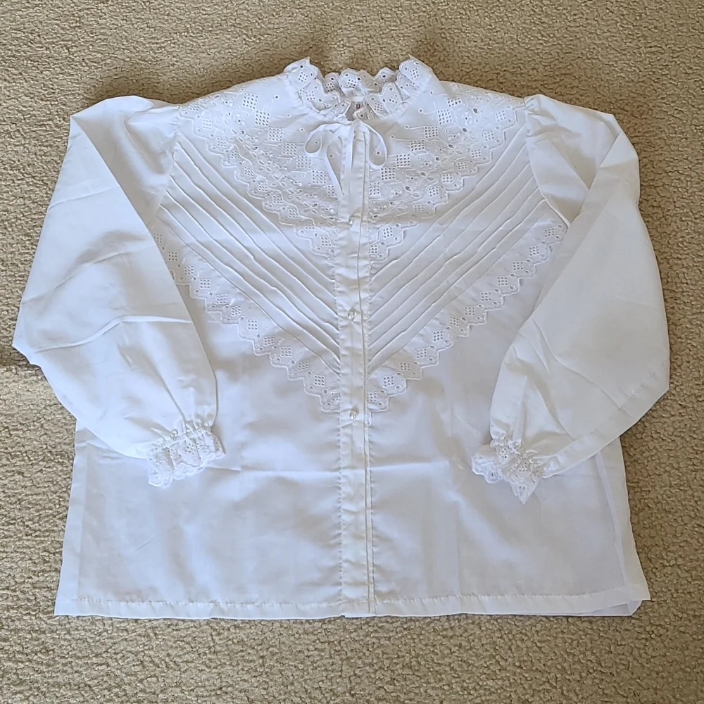 Vintage Button down lace blouse - Picture 3 of 13